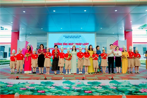 Ngành Giáo dục và Đào tạo quận Long Biên tổ chức phát động điểm Hưởng ứng Ngày Pháp luật nước Cộng hòa Xã hội Chủ nghĩa Việt Nam năm 2022